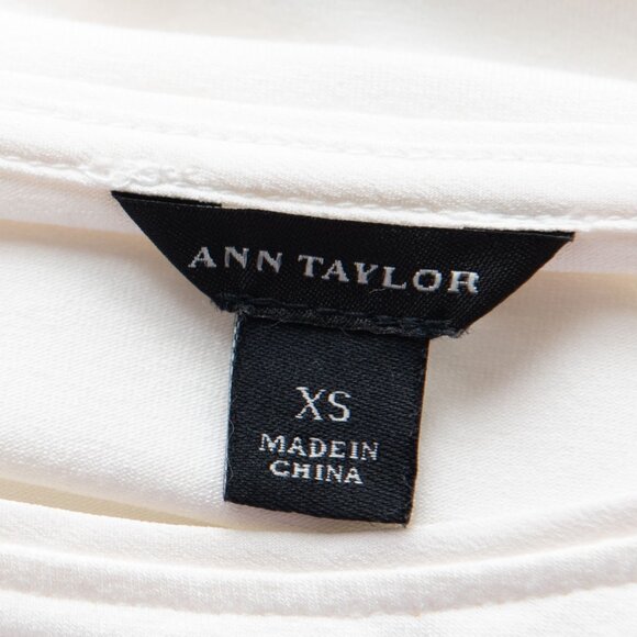 Ann Taylor Beaded Crepe Top Crystal Embellished Blouse Cream Size XS - Picture 3 of 7